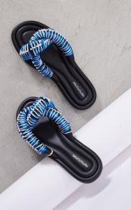 PrettyLittleThing Черные босоножки из натуральной кожи с круглым носком и мягкими контрастными ремешками, украшенными жемчугом