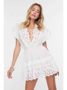 Короткое платье trendyol, белый