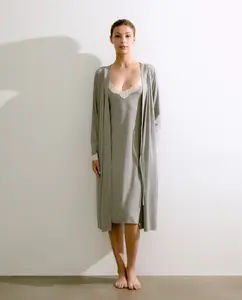 Женский халат с кружевной отделкой Énfasis, цвет 820 Gris medio