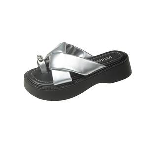 TAFN Серебряные слайдеры для женщин Ecru/Black/Silver, цвет Silver