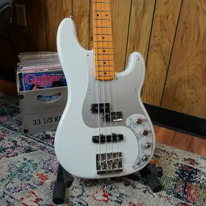 Бас-гитара Fender American Ultra II Precision Avalanche