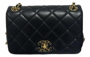 Миниатюрная женская черная сумка-кроссбоди из овчины CHANEL