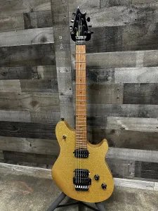 EVH Wolfgang WG Standard с грифом из запеченного клена 2022 - настоящее время - золотой блеск