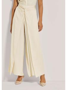 MADELEINE Летние брюки из ткани с накидкой через плечо жемчужно-белого цвета