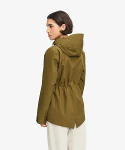 Водонепроницаемая, ветрозащитная, дышащая короткая куртка из материала GORE-TEX.