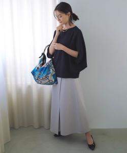 Расклешенная юбка из триацетатного твила, пригодная для стирки.