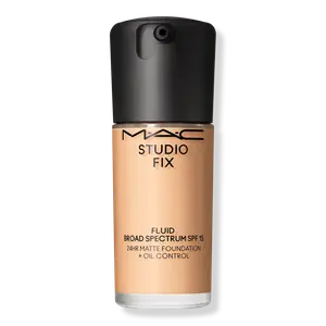 Тональный крем Studio Fix Fluid SPF15 с матирующим эффектом и контролем жирности кожи на 24 часа. MAC, NC17 (light beige with neutral undertone with light skin)