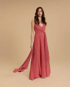 Длинное платье с регулируемыми бретелями и перекрещивающимся вырезом Veneno en la piel, лососевый
