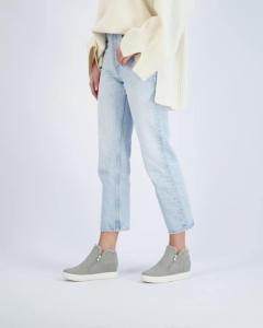 Кроссовки CUSHIONAIRE Women's Heaven Hidden Wedge с искусственной овчиной и амортизирующей вставкой из пены с эффектом памяти, Spotted Cheetah