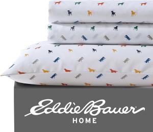 Комплект постельного белья Eddie Bauer Kids - Queen, устойчивый к пятнам, с подходящей(ими) наволочкой(ами), очень мягкий, идеально подходит для детской комнаты мальчика (Белый цвет "Собака Бадди", размер Queen), Buddy the Dog
