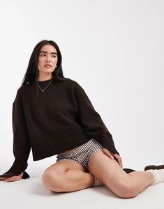 Вязаный джемпер Monki с круглым вырезом, ребристыми манжетами и отделкой по подолу, темно-шоколадного цвета