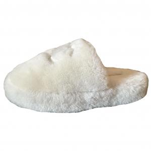 Chanel Женские закрытые домашние тапочки белого цвета