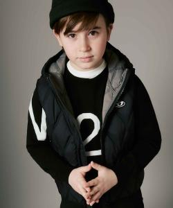 Детский жилет с капюшоном и логотипом бренда DIESEL для подростков и детей младшего возраста.