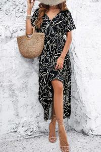 Платье-трапеция с V-образным вырезом и поясом, длинное, с принтом по всей поверхности TRUEDAMES, черный