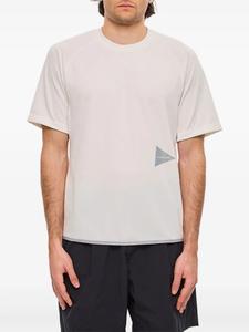 And Wander logo-print Футболка, белый