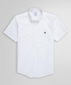 Эластичная хлопковая повседневная рубашка с коротким рукавом и логотипом GF, стандартный крой.