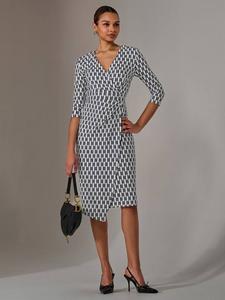 Платье миди с V-образным вырезом и рукавом три четверти Jolie Moi