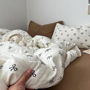 Muji Комплект постельного белья из 4 предметов (простыня на резинке 150 см, пододеяльник 180х220 см), чистый хлопок, черный бантик