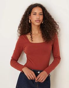 Боди с длинными рукавами и круглым квадратным вырезом цвета умбры