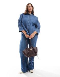 Джинсовая рубашка ONLY Curve с рукавами 3/4 в средне-синем цвете