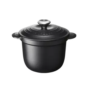 Чугунная жаровня эмалированная 18 см от Le Creuset, черный