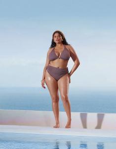 Плавки-бикини Curve Tayla с завышенной талией и отделкой золотыми бусинами коричневого цвета от ASOS DESIGN Asos Curve