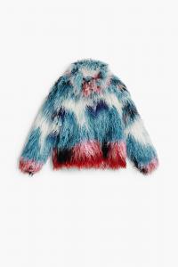 Куртка разработана Кристианом Лакруа.