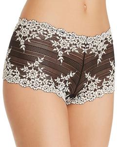 Кружевные трусы женские Embrace Lace Boyshorts Wacoal, черный