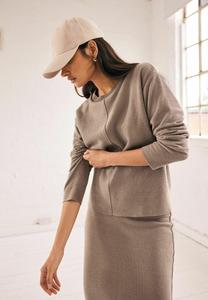 Вязаный свитер COSY SOFT TOUCH CREW NECK, REGULAR FIT Next, серо-коричневый