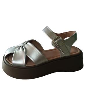 WUJI Женские сандалии на одной застежке 4 см серебристые, цвет Silver