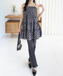 Платье-баллон с ярусным драпированным верхом и сборками