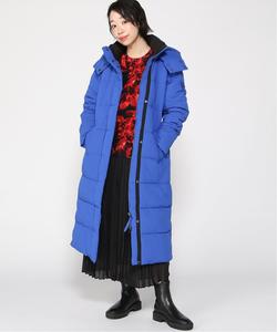 Длинная стеганая куртка с поясом