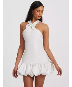 Женское белое облегающее мини-платье Barbra с перекрещивающимися бретелями и подолом-пузырьком Miss Circle, белый