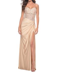 Бесплечее выпускное платье с корсетом и плиссированной юбкой из джерси в светло-золотом цвете La Femme