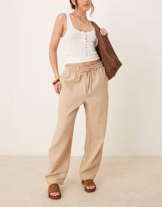 ASOS DESIGN приталенные фактурные брюки с завязками на талии и аркой в ​​каменном цвете