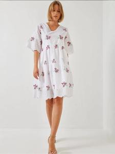 Bianco Lucci Платье в белом цвете