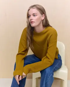 Женский свитер из однотонного трикотажа Easy Wear, горчичный