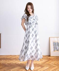 Платье с расклешенными рукавами и сборками спереди