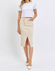 Высокая талия окрашенная в готовом виде длинная юбка с разрезом спереди крест-накрест в цвете косточки Judy Blue, цвет bone