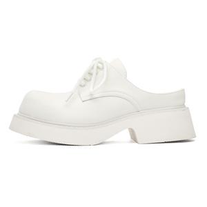 MADALLO Мужские белые противоскользящие тапочки с закрытым носком, цвет White