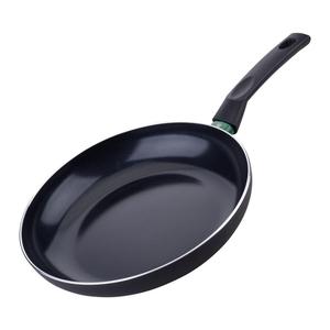 Шеф-повар знакомится с керамической сковородой Fackelmann ø 28 см — высококачественное черное керамическое покрытие Greblon CK2, экологически чистое и универсальное