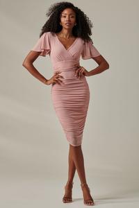 Платье футляр с простыми рукавами ангелочками и сборками Jolie Moi, розовый