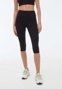 Шорты 3/4 OYSHO, черный