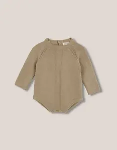 Вязаный детский комбинезон зеленого контрастного цвета Gocco