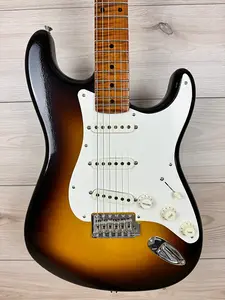 Fender Custom Shop 2023 Ограниченное издание Roasted '50s Strat DLX Closet Classic, цельный корпус из кленового дерева 4A Roasted Flame, окраска Wide-Fade Aged Chocolate двухцветный солнцезащитный градиент