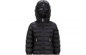 Детская куртка Moncler с капюшоном и утеплителем пух черный