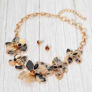 Ожерелье с цветочным мотивом из металла и смолы с акцентом на камень - черный, золотой, нейтральный Fashnzfab, черный/золотой/нейтральный