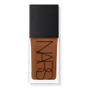 Усовершенствованная тональная основа для ухода за кожей, отражающая свет. NARS, Namibia (D4 - deep with warm undertones, and a red tone)