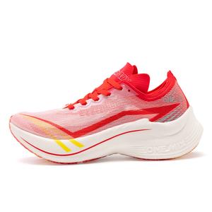 Беговые кроссовки Unisex ONEMIX, Демонстрация Красных Амбиций