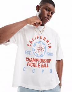 Футболка свободного кроя ASOS DESIGN свободного кроя со спортивной графикой белого цвета